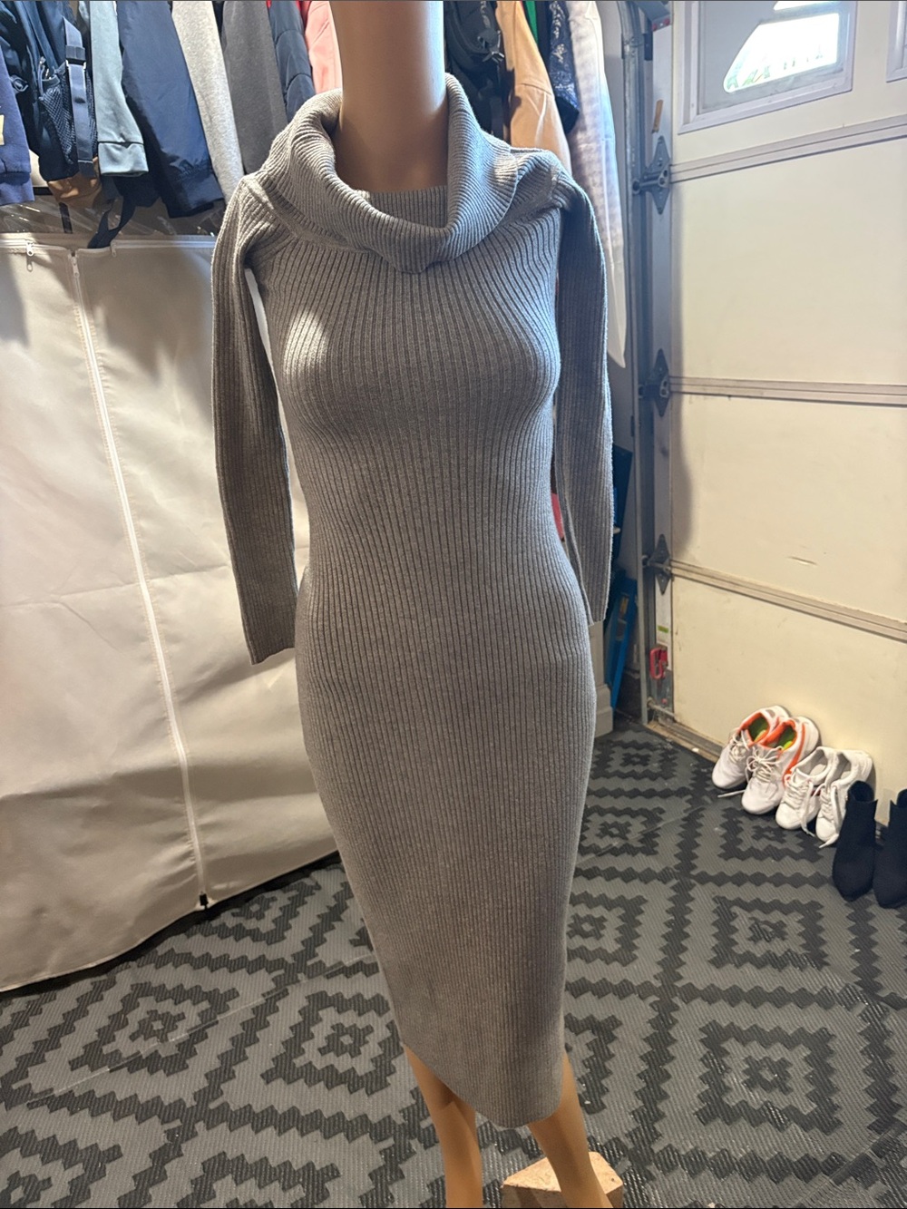 Abercrombie & Fitch Gray Ribbed Cowl-Neck Long Sleeve Knit Dress